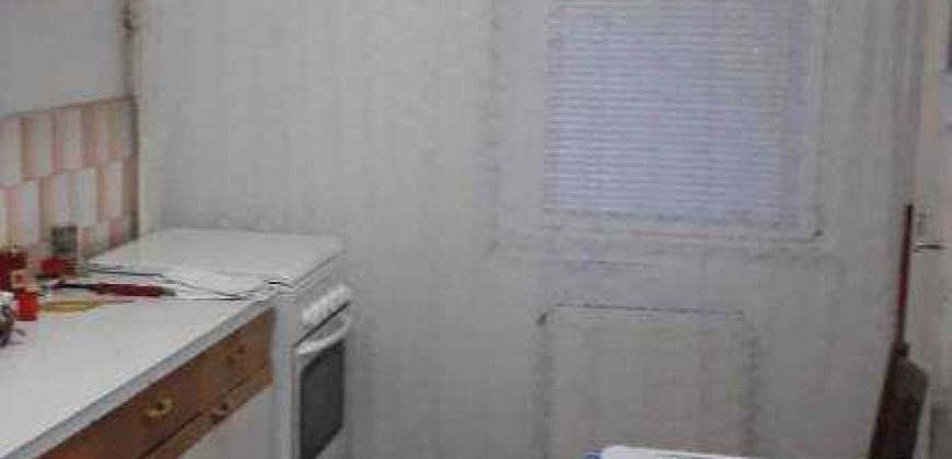 2 camere zona Hotel, etaj intermediar/ Vandut