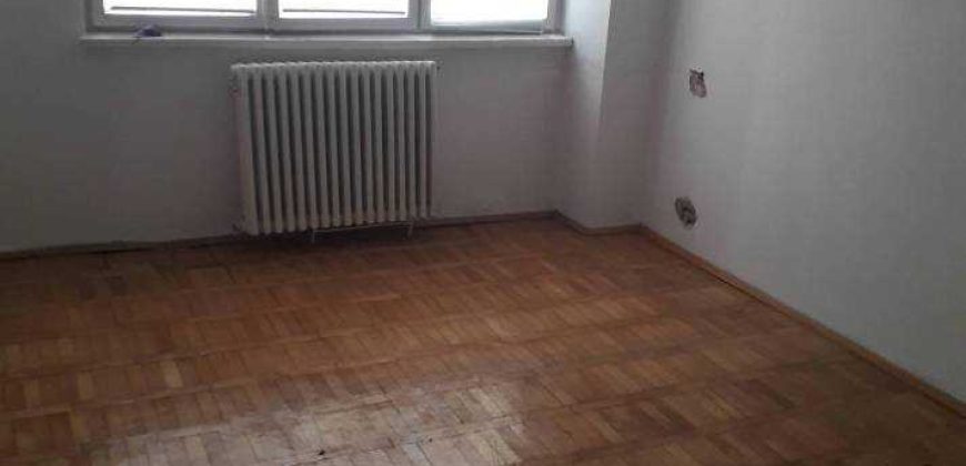 Apartament 3 camere ultracentral la doar 42500 de euro